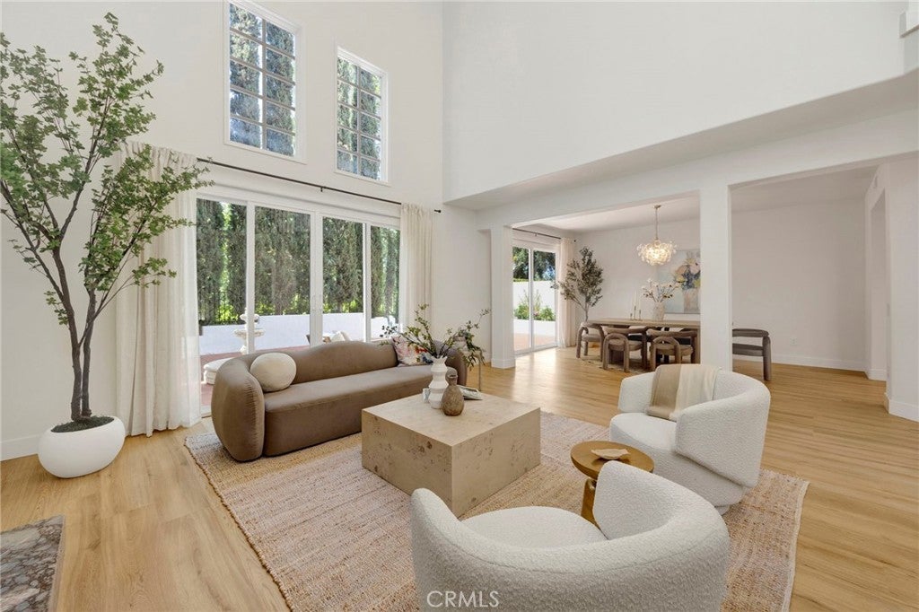 Photo of Listing #SR25120681