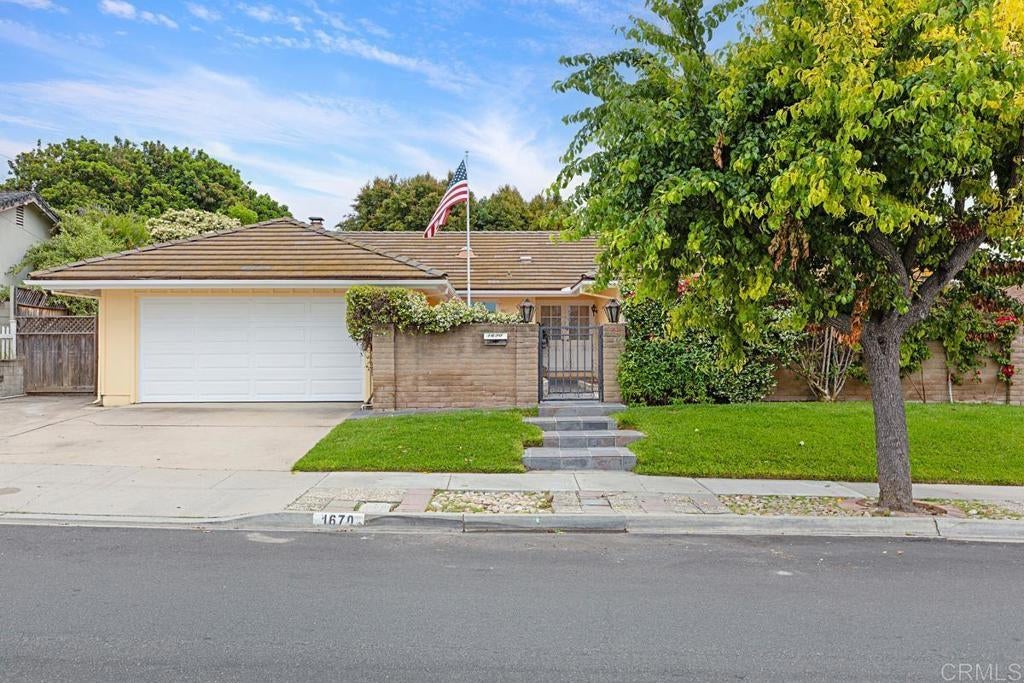 Photo of Listing #PTP2503992