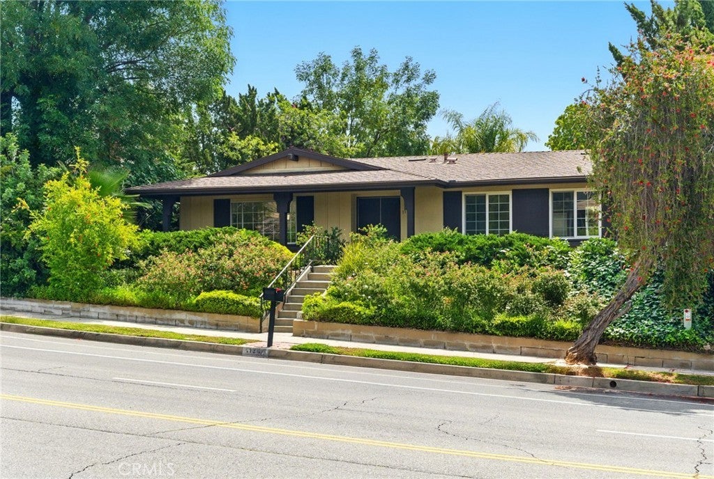 Photo of Listing #SR25121138