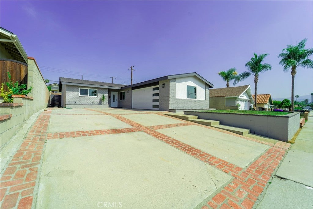 Photo of Listing #RS25121595