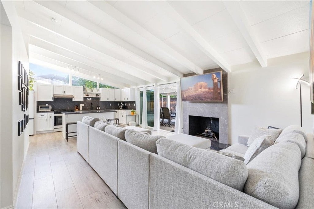 Photo of Listing #SR25121958