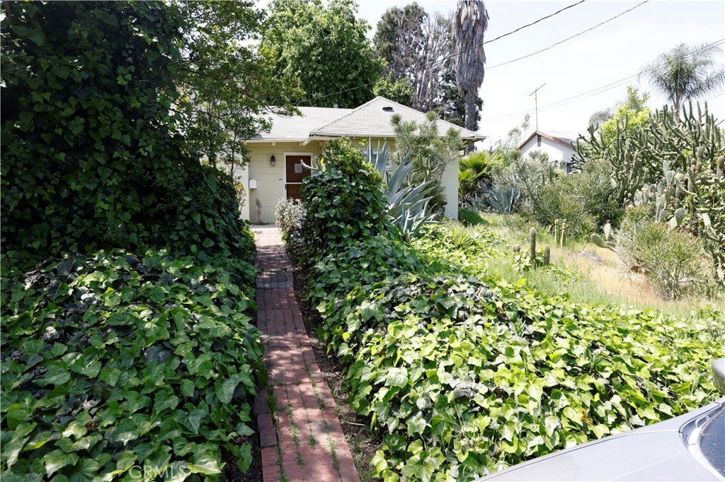 Photo of Listing #SR25102272