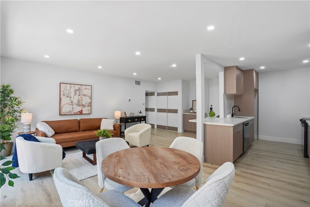 Photo of Listing #SR25122400