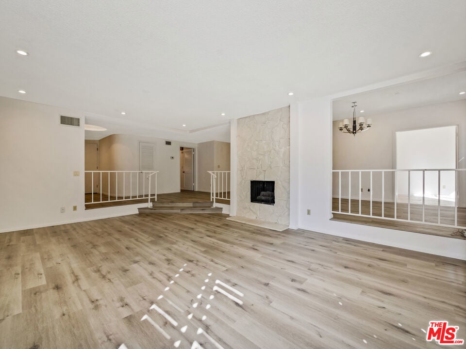 Photo of Listing #25546807