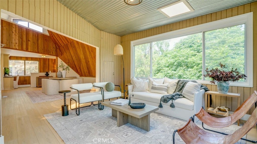 Photo of Listing #SR25118943