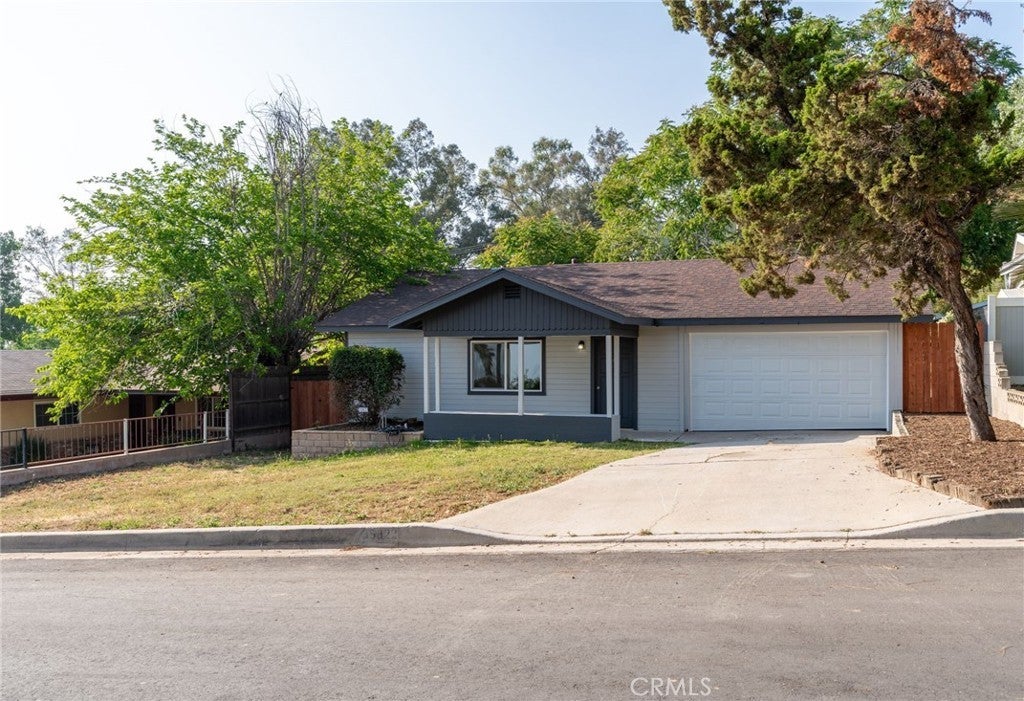 Photo of Listing #IV25117547