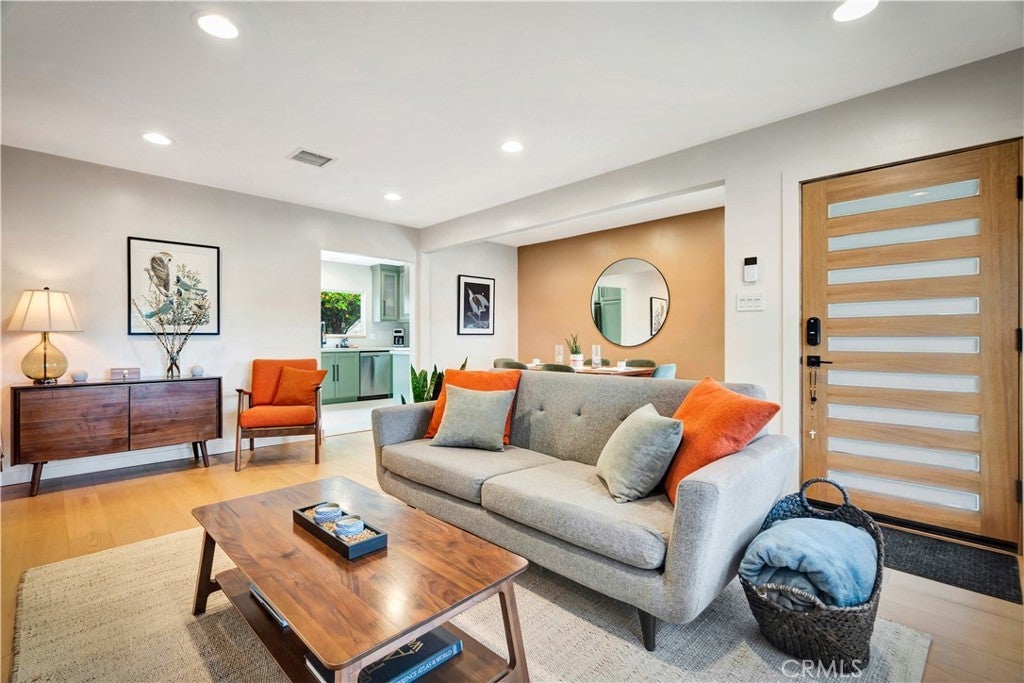 Photo of Listing #SR25122544