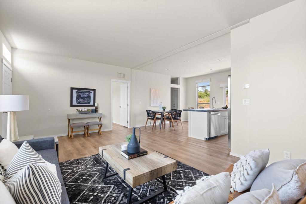 Photo of Listing #ML82009475