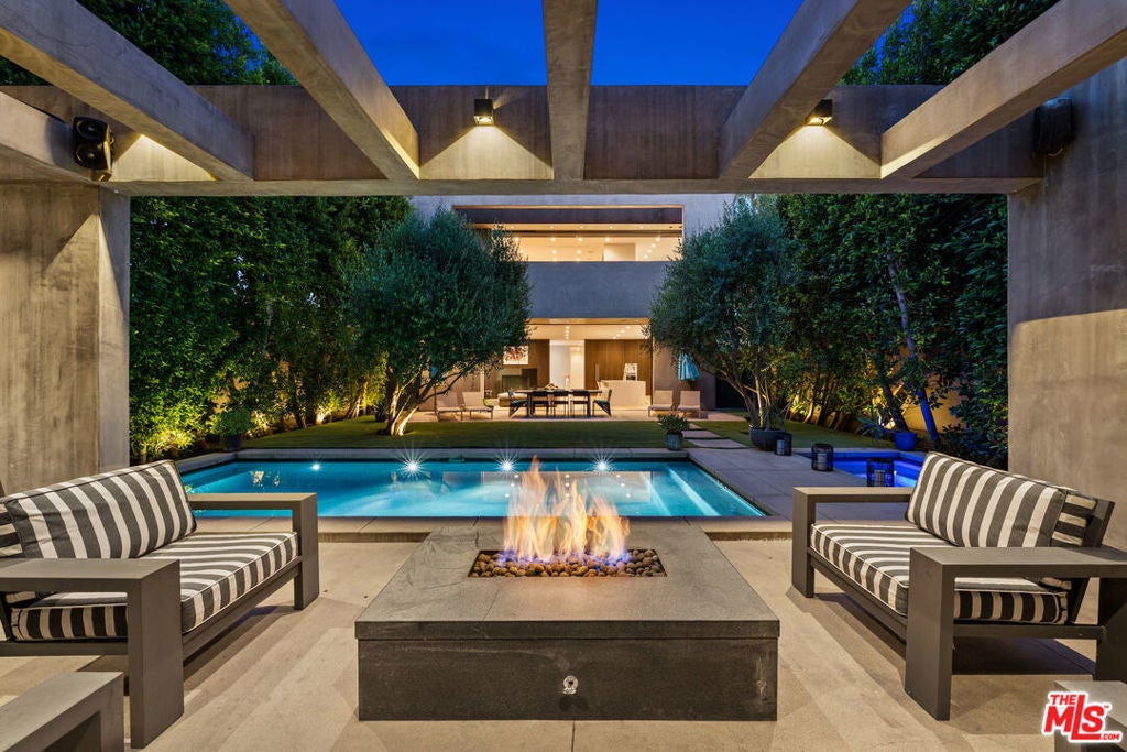 Photo of Listing #25547371