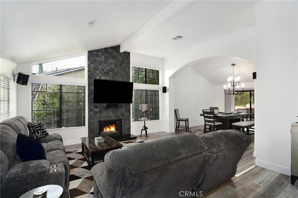 Photo of Listing #SR25124617