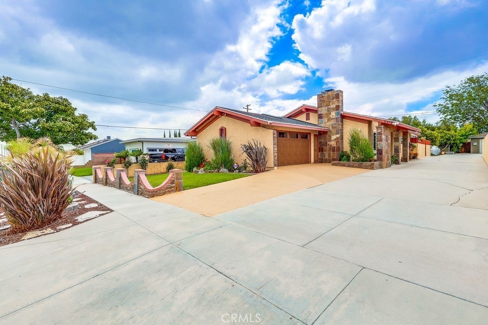 Photo of Listing #SB25090691