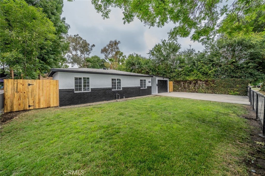 Photo of Listing #IV25119315