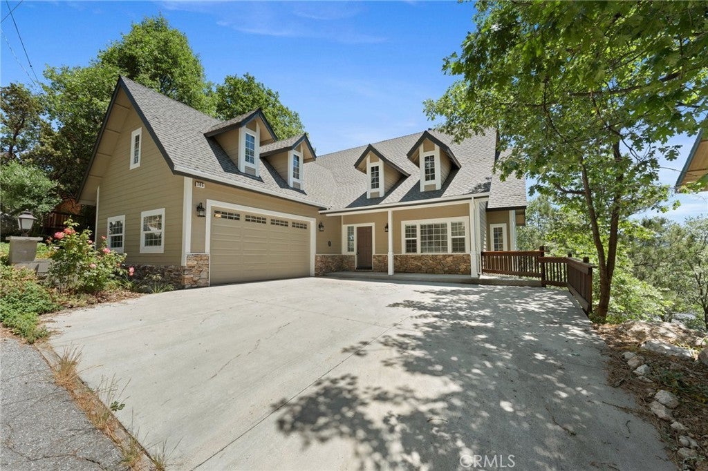 Photo of Listing #IV25125275