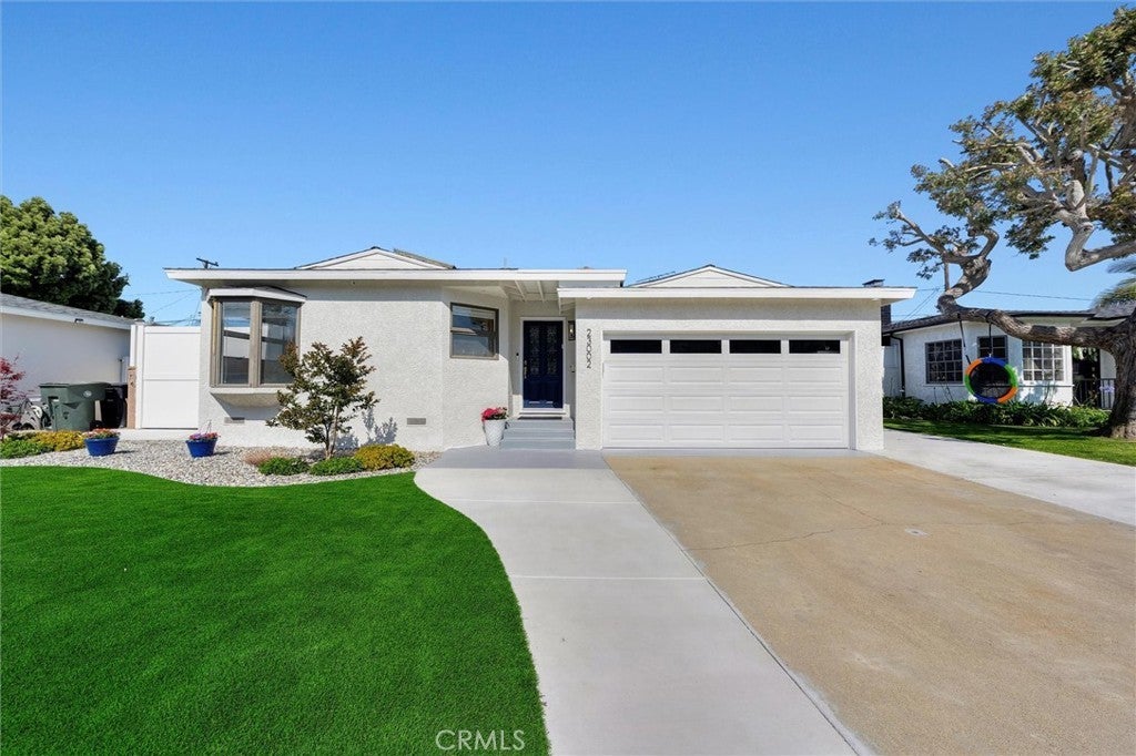 Photo of Listing #SB25122448