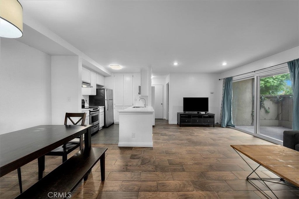 Photo of Listing #SB25122379