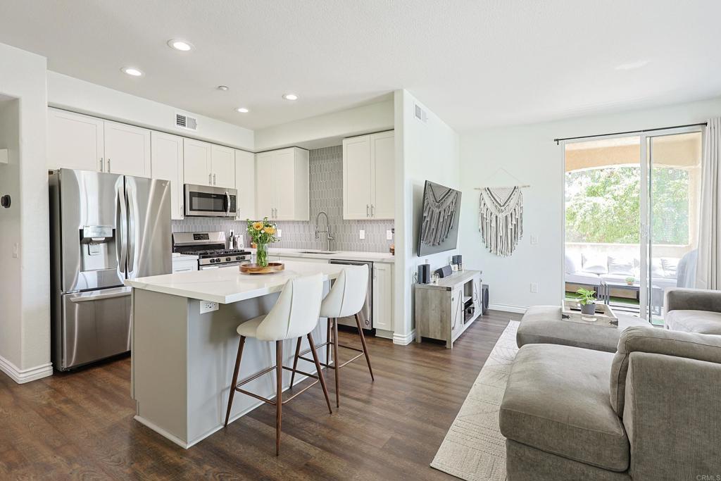 Photo of Listing #PTP2504137