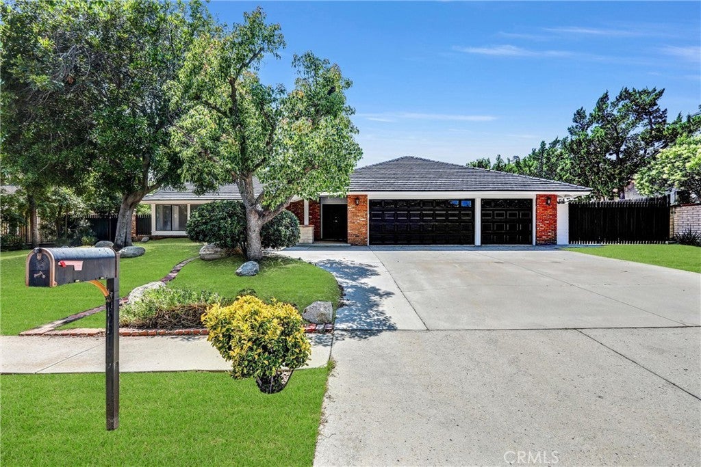 Photo of Listing #SR25125700