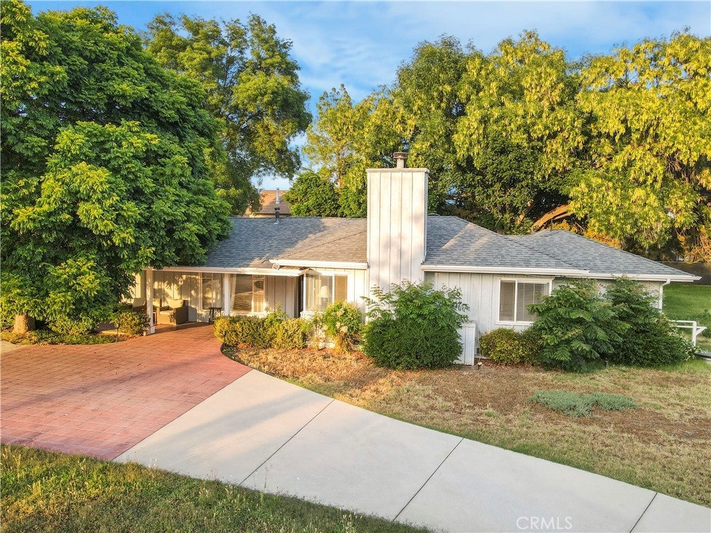 Photo of Listing #SR25101125