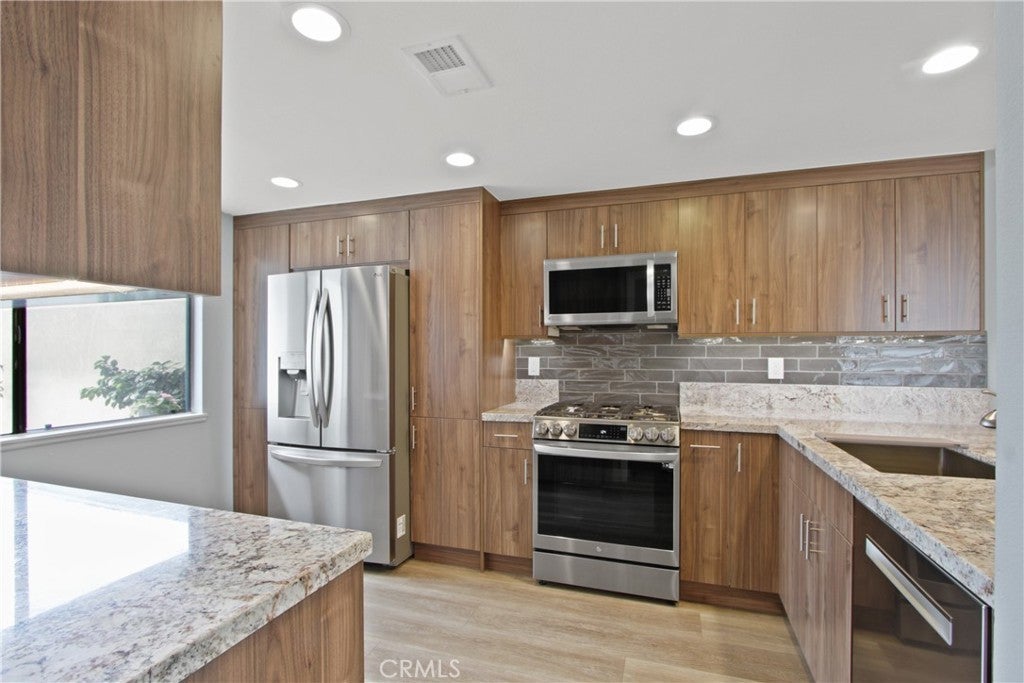 Photo of Listing #OC25112428