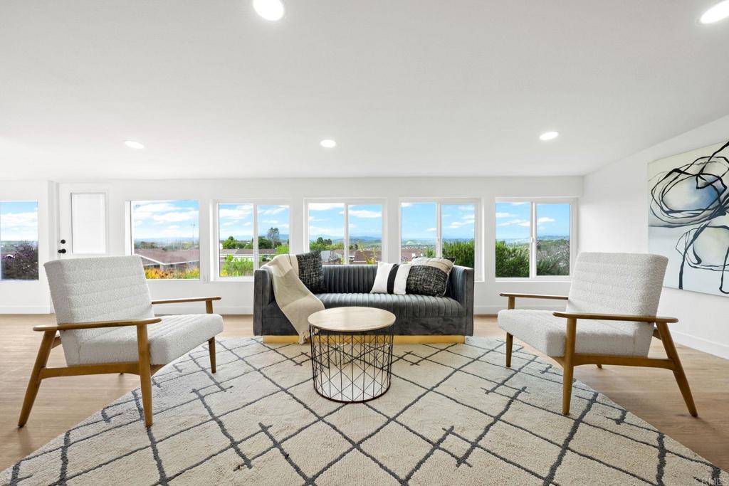 Photo of Listing #PTP2504171