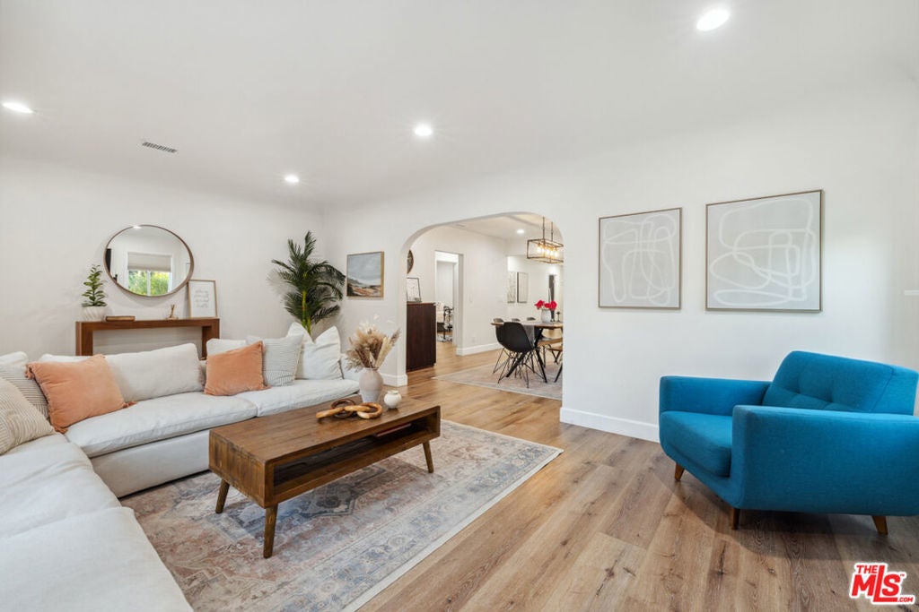 Photo of Listing #25546079