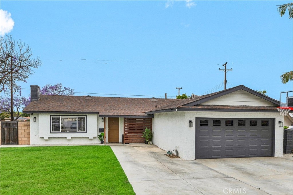 Photo of Listing #OC25121358