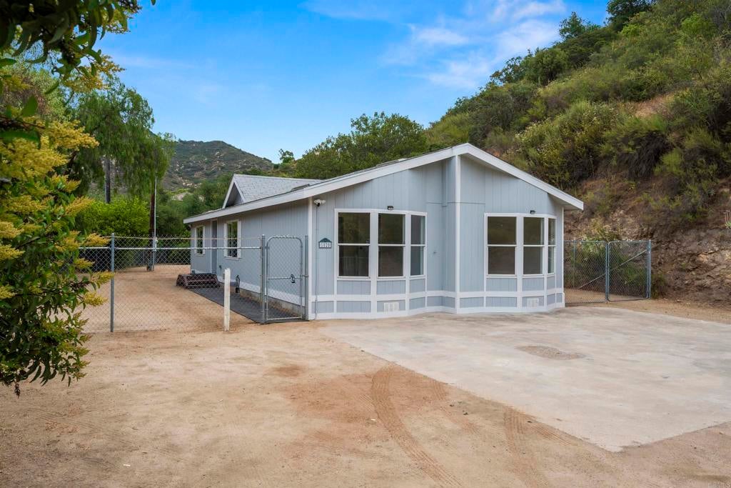 Photo of Listing #PTP2504180