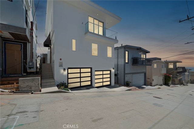 210 El Porto Street, Manhattan Beach.