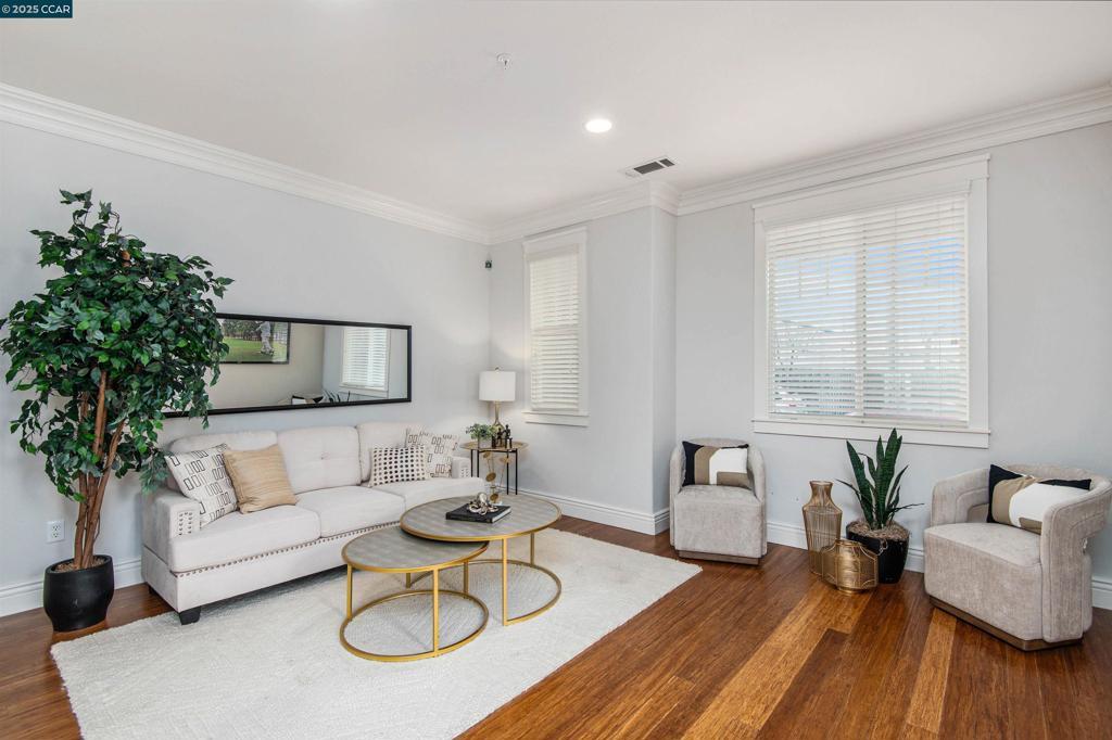 Photo of Listing #41100333