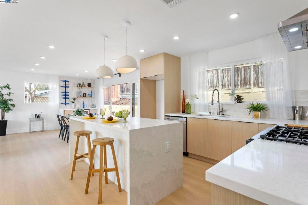 Photo of Listing #41100379