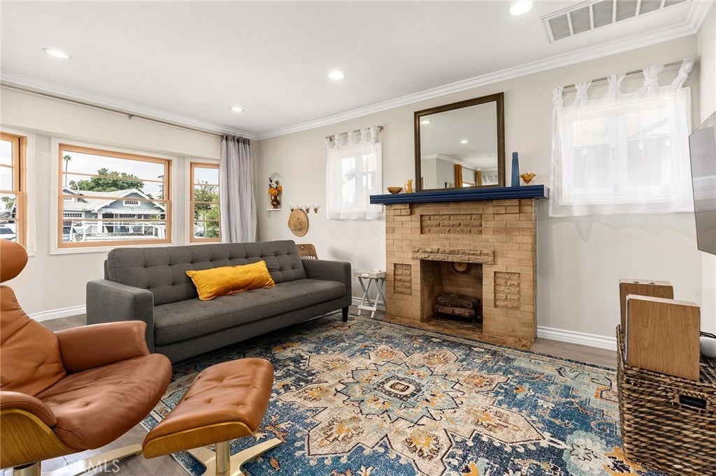 Photo of Listing #SR25125701