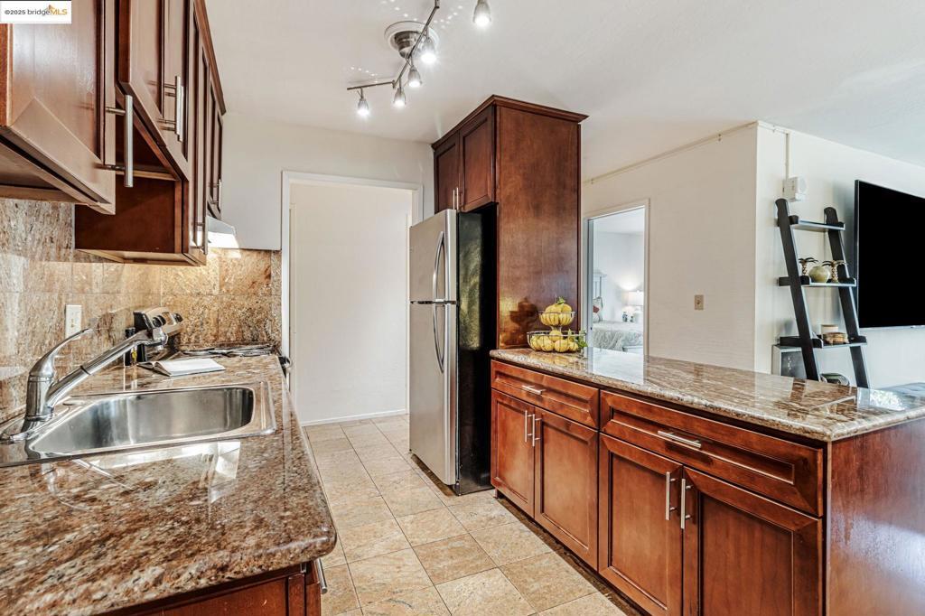 Photo of Listing #41100421