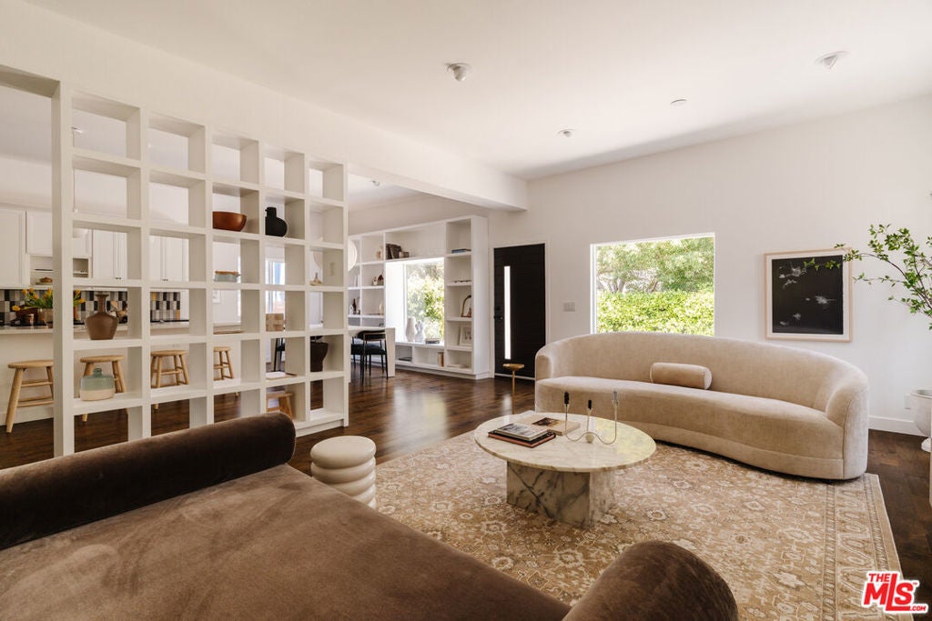 Photo of Listing #25549127