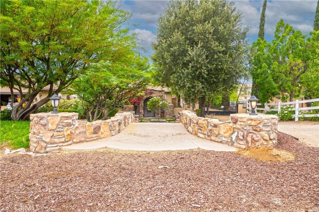 Photo of Listing #IV25126182