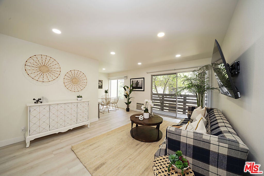 Photo of Listing #25549333