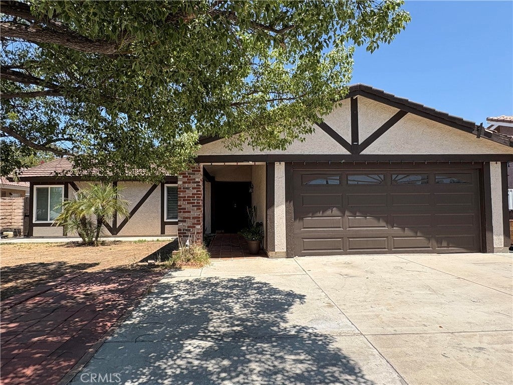 Photo of Listing #IV25127590