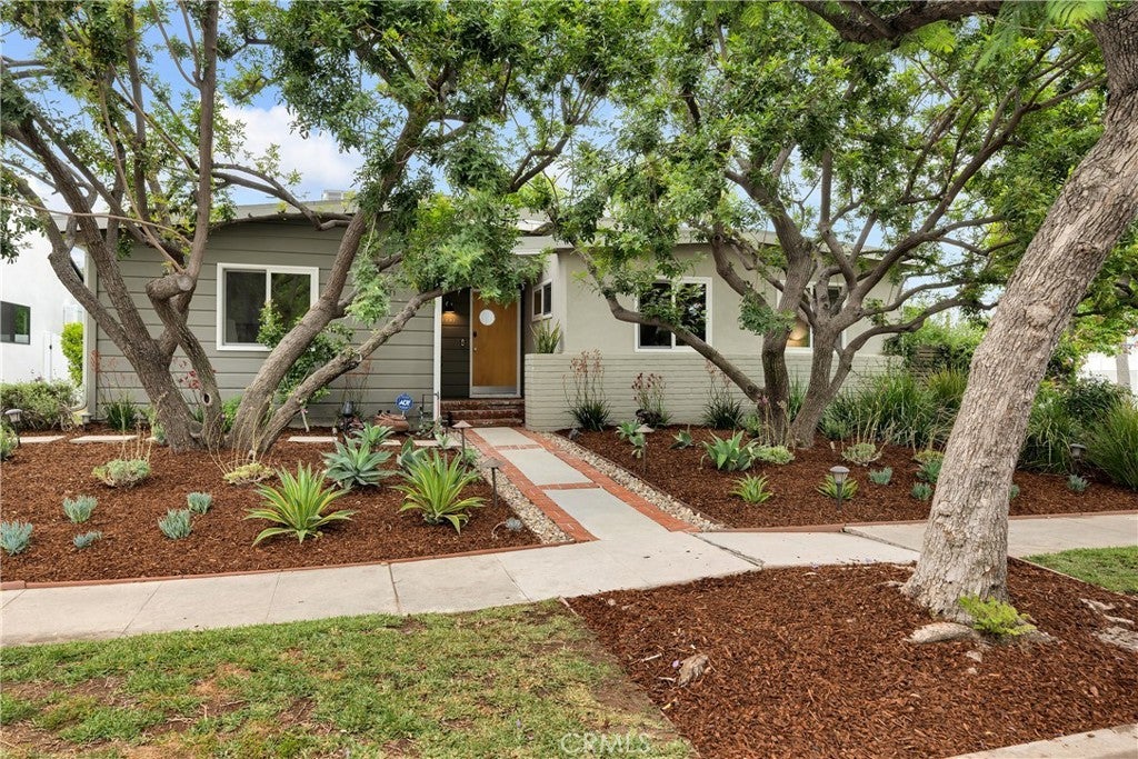 Photo of Listing #SR25127430