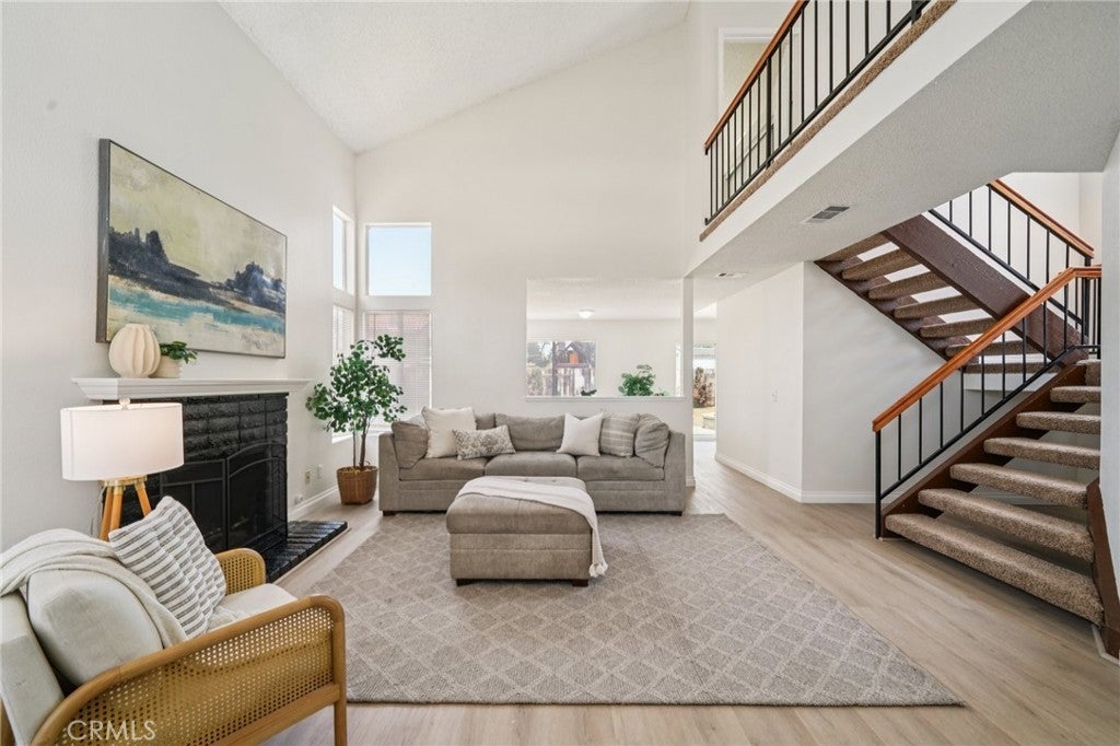 Photo of Listing #IV25127742