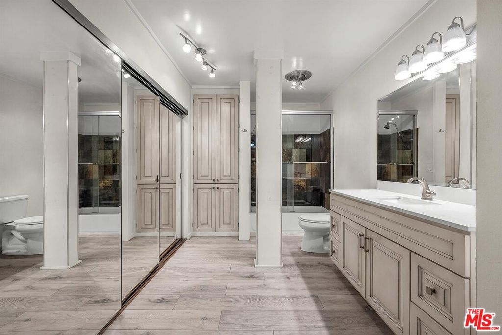 Photo of Listing #25549703