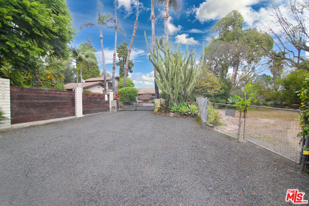 Photo of Listing #25549917