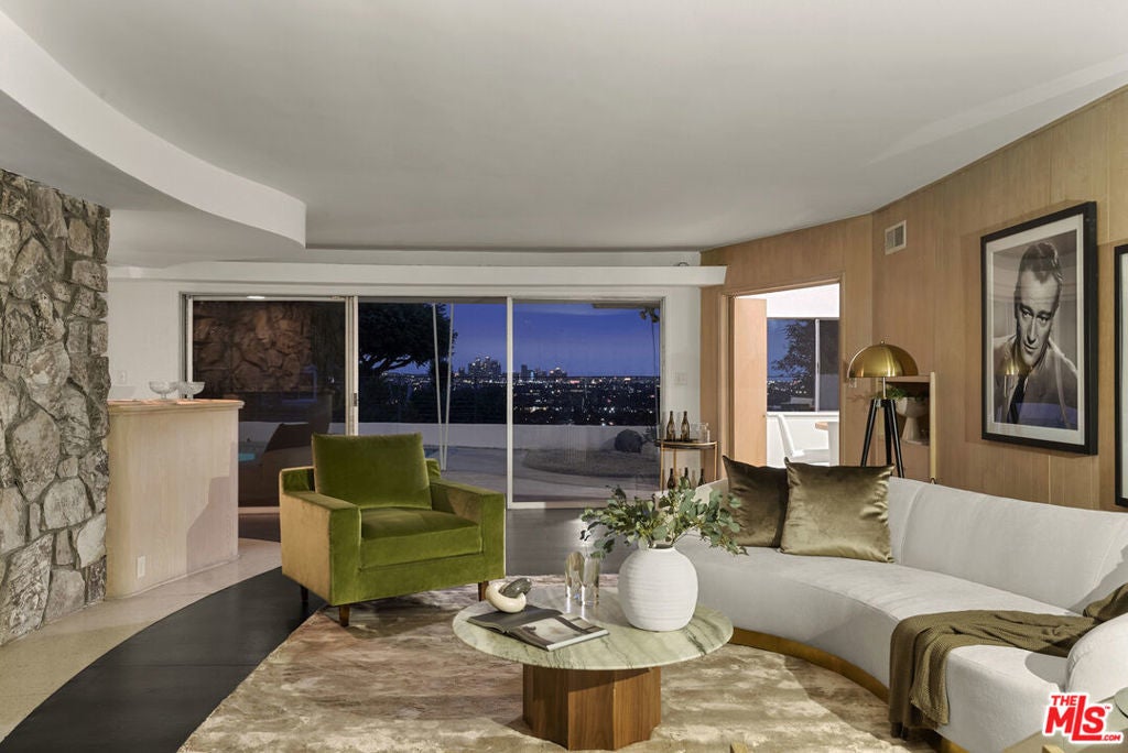 Photo of Listing #25549793