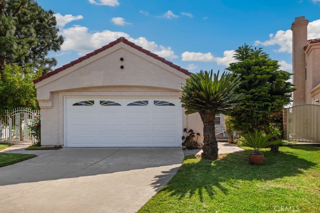 Photo of Listing #IV25128363