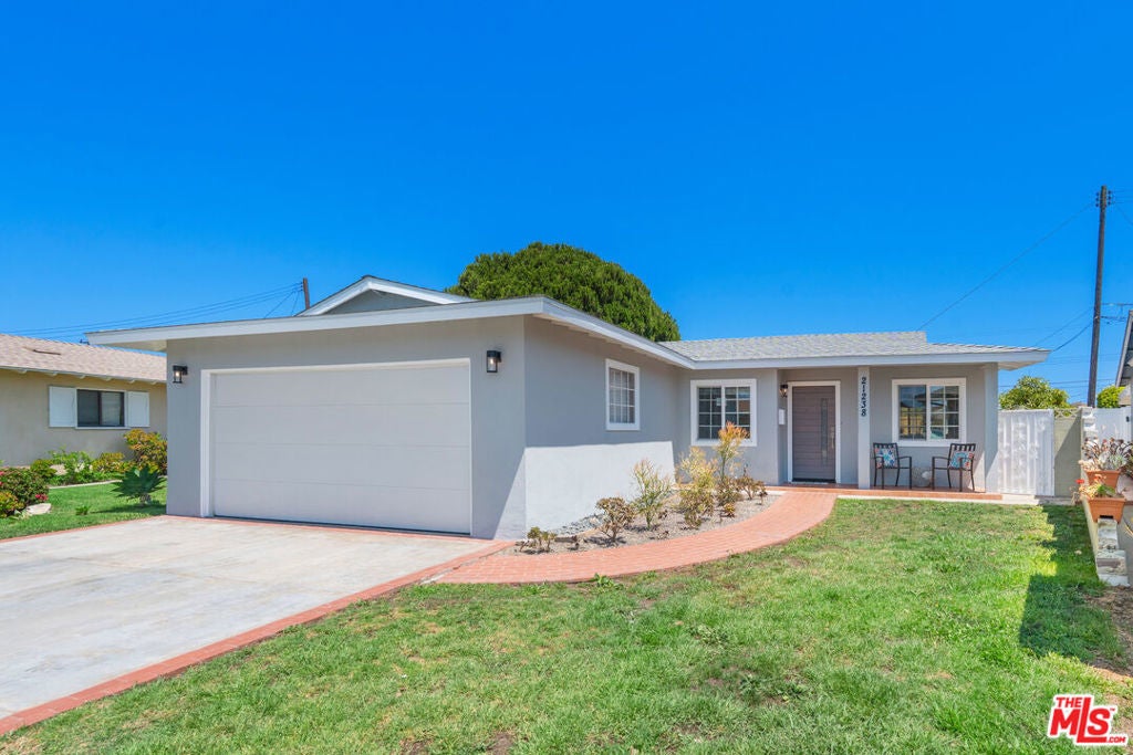 Photo of Listing #25549755