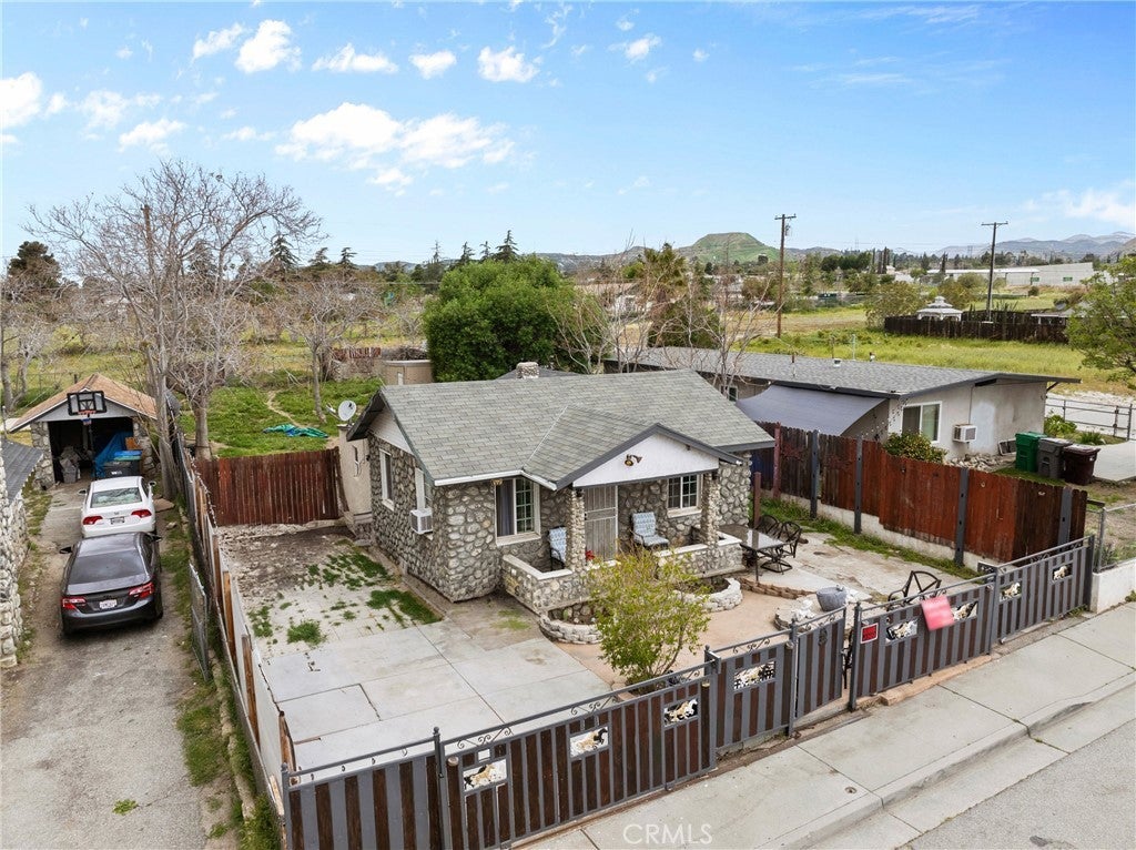 Photo of Listing #IV25093932