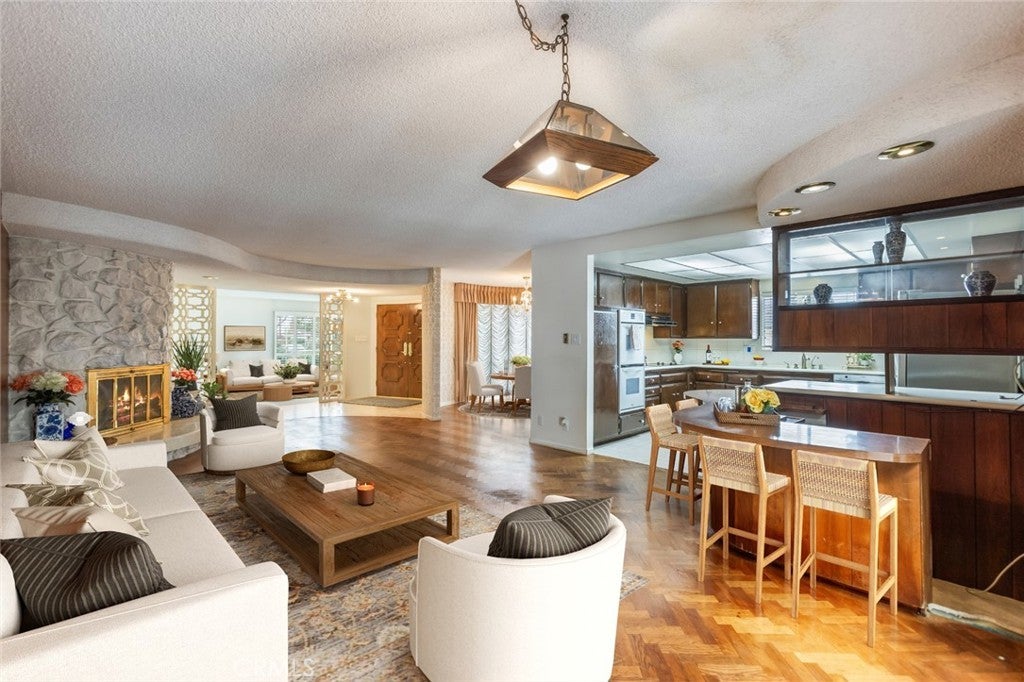 Photo of Listing #SB25128809