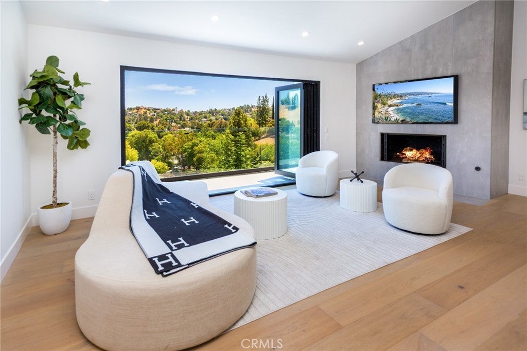 Photo of Listing #SR25105999