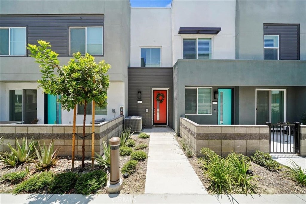 Photo of Listing #IV25131383