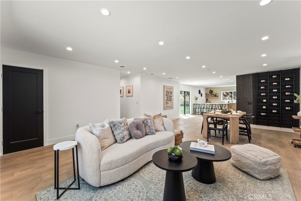 Photo of Listing #SR25132119