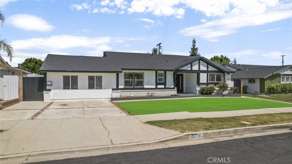 Photo of Listing #SR25132325