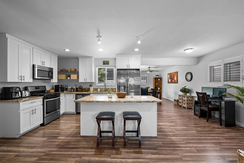 Photo of Listing #PTP2504438